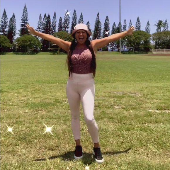 Aloha! Im your new POSH friend Bernadette, but YOU can call me BeHawaii๐ค๐๐ - Picture 10 of 17